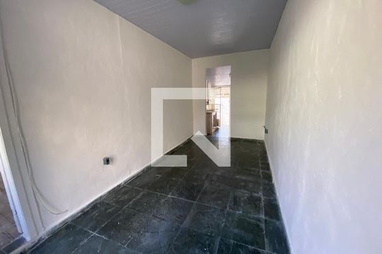 Sala de casa para alugar com 1 quarto, 50m² em Tanque, Rio de Janeiro