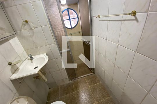 Banheiro de casa para alugar com 1 quarto, 50m² em Tanque, Rio de Janeiro