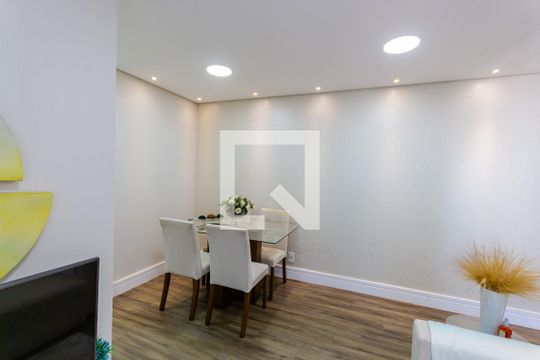 Sala de apartamento à venda com 2 quartos, 64m² em Vila Curuçá, Santo André