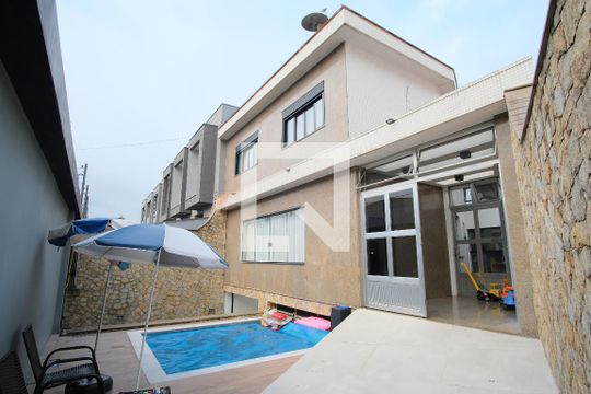 Quintal de casa à venda com 3 quartos, 350m² em Vila Santa Isabel, São Paulo