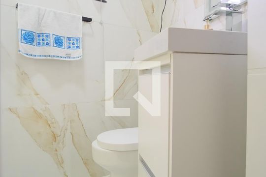 Banheiro Social de casa à venda com 3 quartos, 350m² em Vila Santa Isabel, São Paulo
