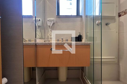 Banheiro da Suíte de apartamento para alugar com 2 quartos, 42m² em Jardim Paulista, São Paulo
