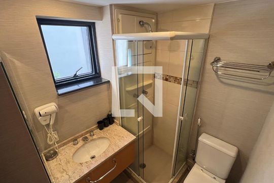 Banheiro da Suíte de apartamento para alugar com 2 quartos, 42m² em Jardim Paulista, São Paulo