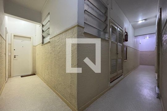 Hall de entrada externo de apartamento à venda com 1 quarto, 32m² em Leblon, Rio de Janeiro
