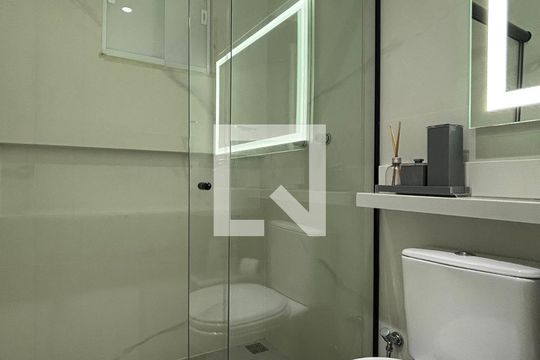Banheiro social de apartamento à venda com 1 quarto, 32m² em Leblon, Rio de Janeiro