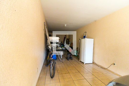Garagem de casa à venda com 3 quartos, 110m² em Itaquera, São Paulo
