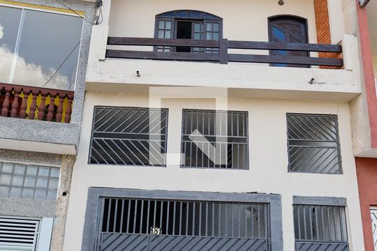 Fachada de casa à venda com 3 quartos, 240m² em Padroeira, Osasco