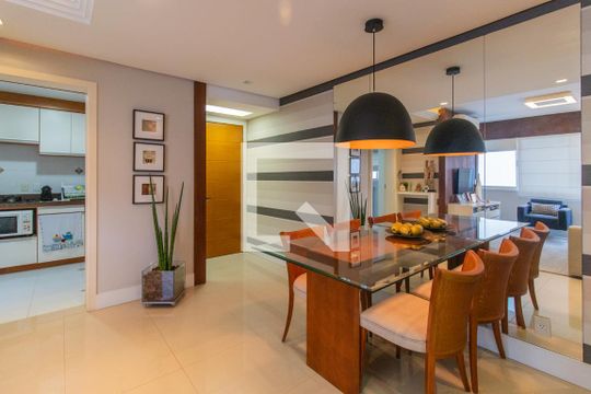 Sala de apartamento à venda com 2 quartos, 75m² em Menino Deus, Porto Alegre