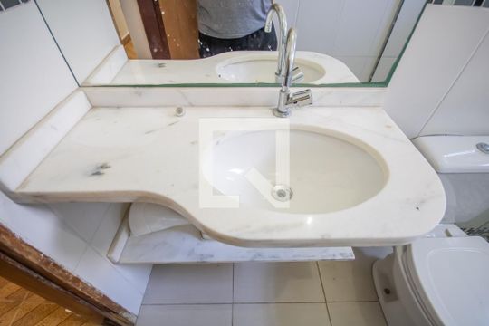 Banheiro de casa para alugar com 3 quartos, 70m² em Bela Vista, Osasco