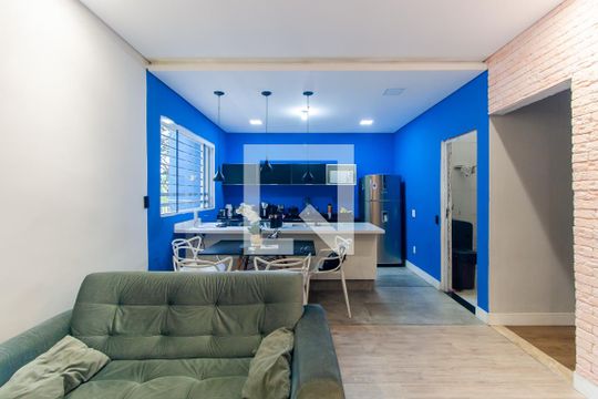 Sala de casa para alugar com 2 quartos, 160m² em Jardim Iva, São Paulo