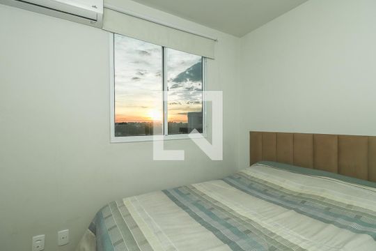Quarto de apartamento à venda com 1 quarto, 45m² em Rubem Berta, Porto Alegre