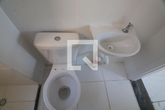 Banheiro de apartamento para alugar com 2 quartos, 54m² em Fátima, Canoas