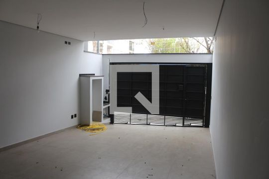 Garagem de casa à venda com 3 quartos, 200m² em Cerâmica, São Caetano do Sul