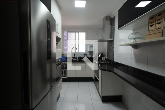 Cozinha de apartamento para alugar com 2 quartos, 84m² em Vila Carrão, São Paulo