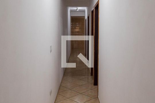 Corredor de casa para alugar com 3 quartos, 125m² em Parque Mikail, Guarulhos
