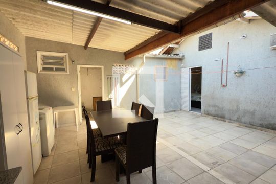 Área de Serviço de casa para alugar com 3 quartos, 161m² em Jardim Samambaia, Praia Grande