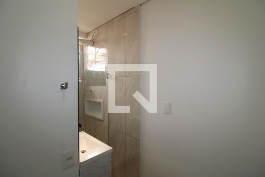 Banheiro de kitnet/studio para alugar com 1 quarto, 25m² em Limão, São Paulo