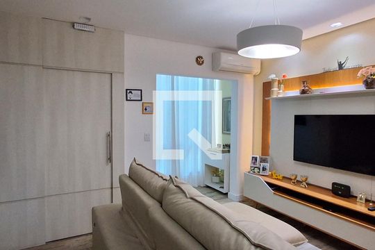 Sala de casa de condomínio à venda com 3 quartos, 194m² em Vila Valparaíso, Santo André