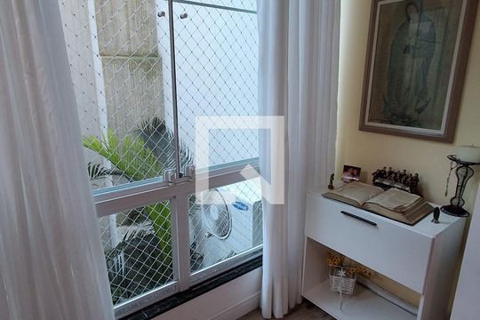 Sala de casa de condomínio à venda com 3 quartos, 194m² em Vila Valparaíso, Santo André