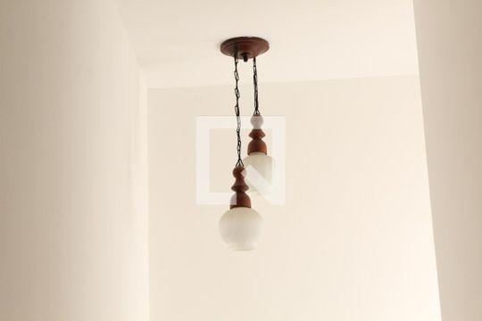Escada de casa de condomínio para alugar com 2 quartos, 95m² em Bairro do Maranhao, Cotia