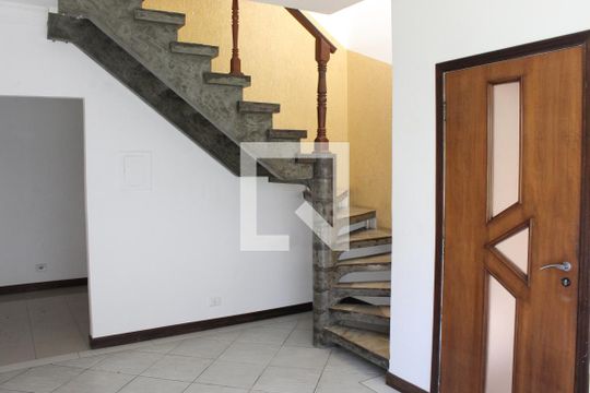 Sala de casa de condomínio para alugar com 2 quartos, 95m² em Bairro do Maranhao, Cotia