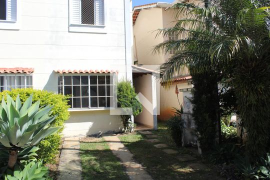 Entrada de casa de condomínio para alugar com 2 quartos, 95m² em Bairro do Maranhao, Cotia