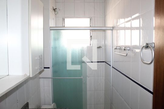 Banheiro de casa de condomínio para alugar com 2 quartos, 95m² em Bairro do Maranhao, Cotia