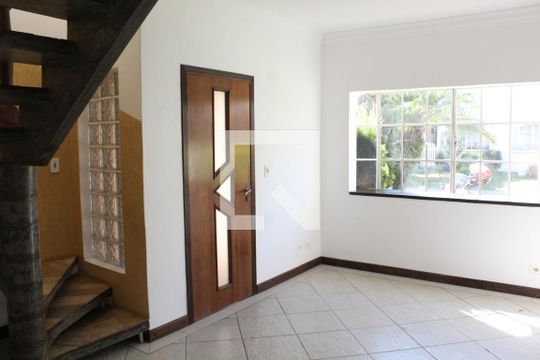 Casa de Condomínio para alugar com 2 quartos, 95m² em Bairro do Maranhao, Cotia