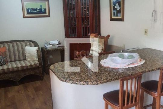Casa à venda com 3 quartos, 330m² em Jardim do Salso, Porto Alegre