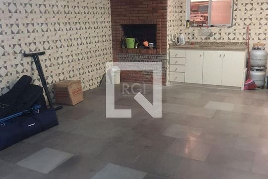 Casa à venda com 3 quartos, 330m² em Jardim do Salso, Porto Alegre