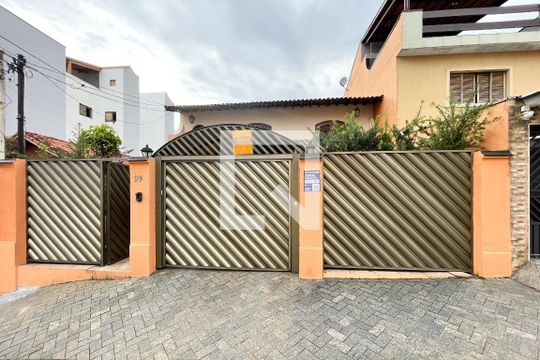 Fachada de casa à venda com 6 quartos, 380m² em Baeta Neves, São Bernardo do Campo
