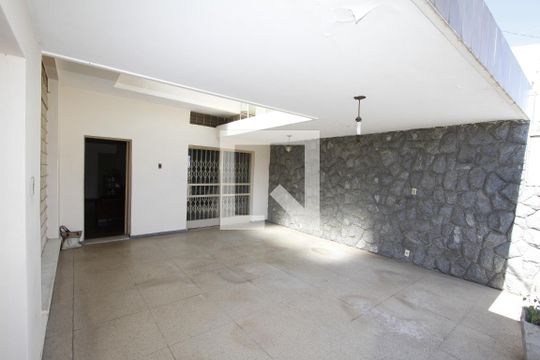 Varanda de casa à venda com 5 quartos, 229m² em Prado, Belo Horizonte