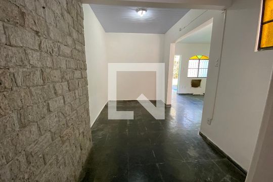 Sala/Quarto de casa para alugar com 1 quarto, 60m² em Tanque, Rio de Janeiro