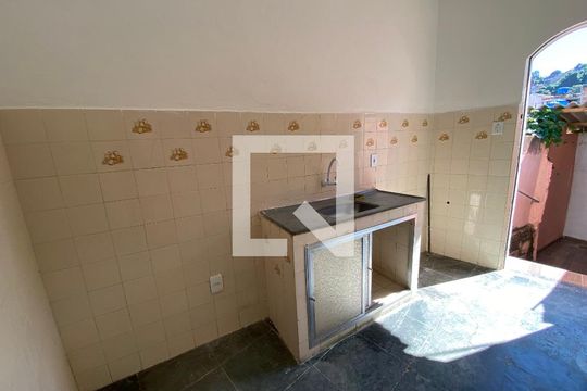 Cozinha de casa para alugar com 1 quarto, 60m² em Tanque, Rio de Janeiro