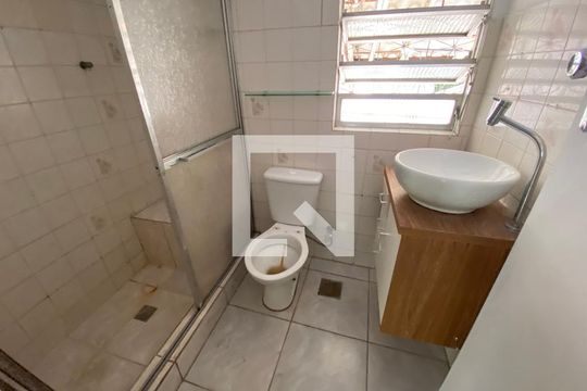 Banheiro de casa para alugar com 1 quarto, 60m² em Tanque, Rio de Janeiro