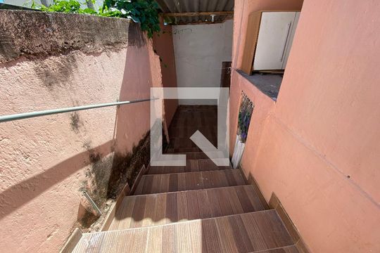 Corredor de casa para alugar com 1 quarto, 60m² em Tanque, Rio de Janeiro