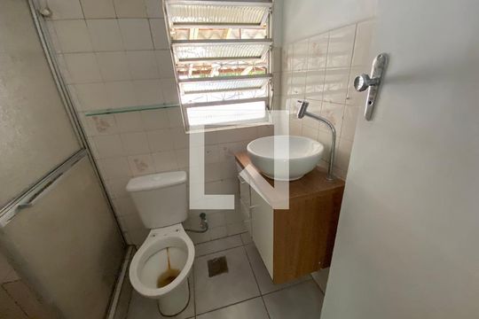 Banheiro de casa para alugar com 1 quarto, 60m² em Tanque, Rio de Janeiro