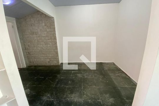 Sala/Quarto de casa para alugar com 1 quarto, 60m² em Tanque, Rio de Janeiro