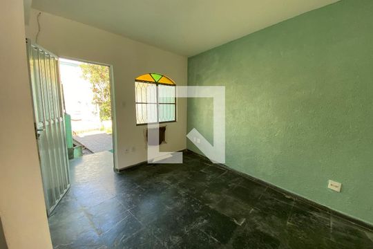 Sala/Quarto de casa para alugar com 1 quarto, 60m² em Tanque, Rio de Janeiro