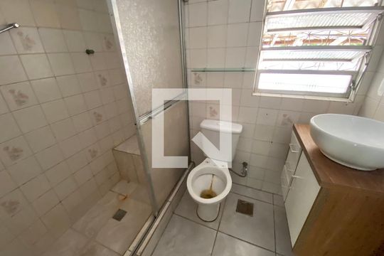 Banheiro de casa para alugar com 1 quarto, 60m² em Tanque, Rio de Janeiro