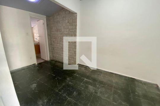 Sala/Quarto de casa para alugar com 1 quarto, 60m² em Tanque, Rio de Janeiro