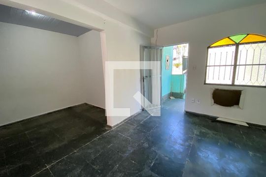 Sala/Quarto de casa para alugar com 1 quarto, 60m² em Tanque, Rio de Janeiro