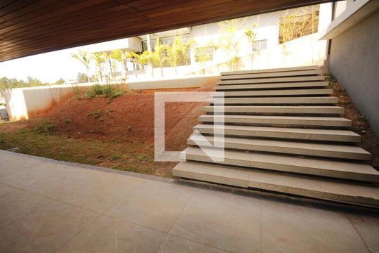Jardim de casa de condomínio à venda com 4 quartos, 403m² em Rosário, Nova Lima