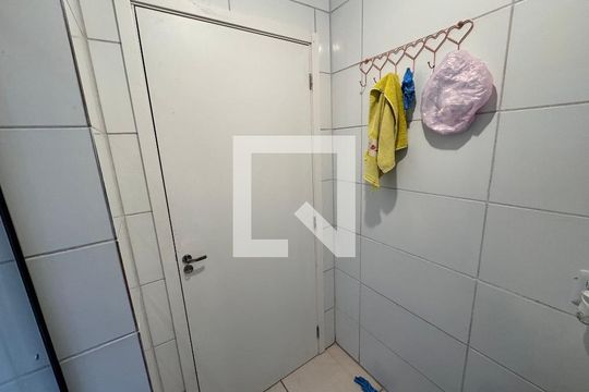 Banheiro de apartamento para alugar com 2 quartos, 48m² em Feitoria, São Leopoldo
