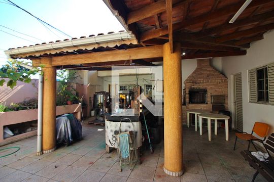 Quintal e Espaço Gourmet de casa à venda com 3 quartos, 380m² em Jardim Nova Petropolis, São Bernardo do Campo