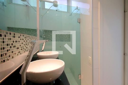 Banheiro da Suíte de apartamento à venda com 1 quarto, 42m² em Cruzeiro, Belo Horizonte
