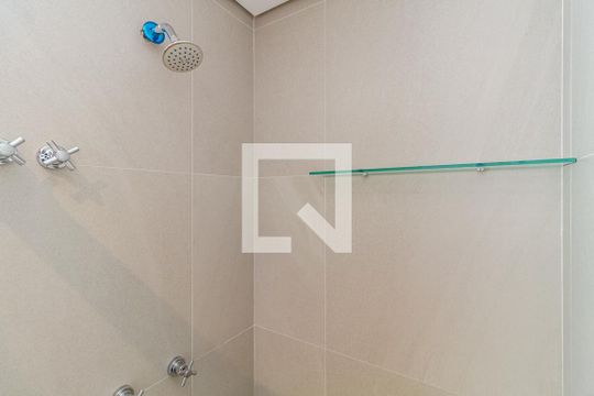 Banheiro Social de apartamento para alugar com 2 quartos, 73m² em Pinheiros, São Paulo
