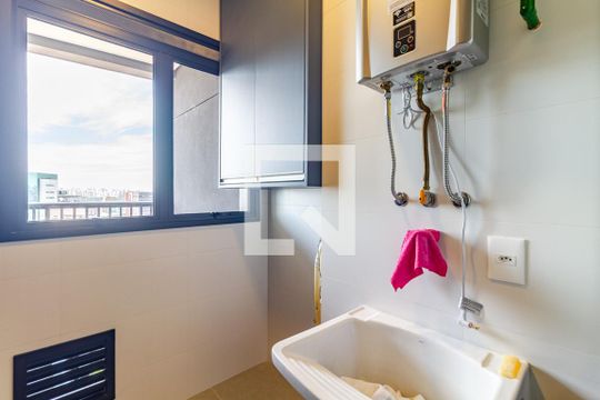 Área de Serviço de apartamento para alugar com 2 quartos, 73m² em Pinheiros, São Paulo