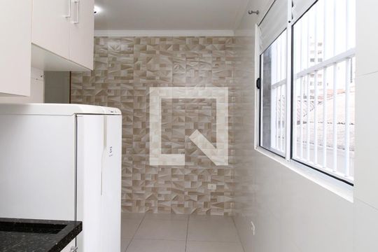 Cozinha de apartamento para alugar com 2 quartos, 32m² em Vila Mazzei, São Paulo