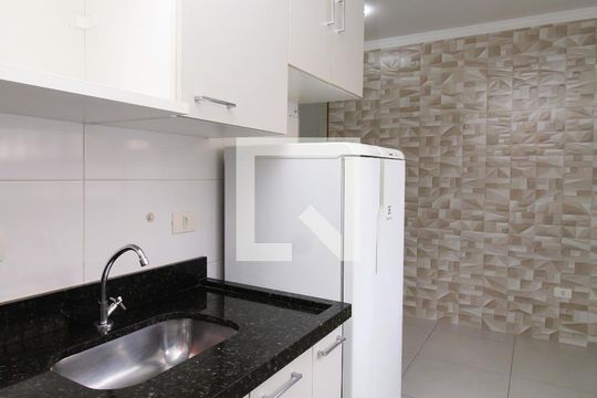 Cozinha de apartamento para alugar com 2 quartos, 32m² em Vila Mazzei, São Paulo